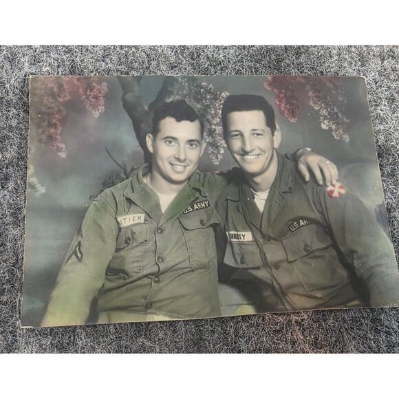 Vintage US Army Photo Lot of 4 Soldiers Socializing B&W & Color Works - Picture 6 of 7